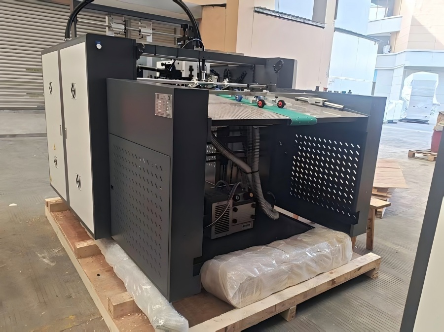 New Star YFMD-1050 자동 고속 라미네이팅 기계가 곧 브라질로 배송됩니다!